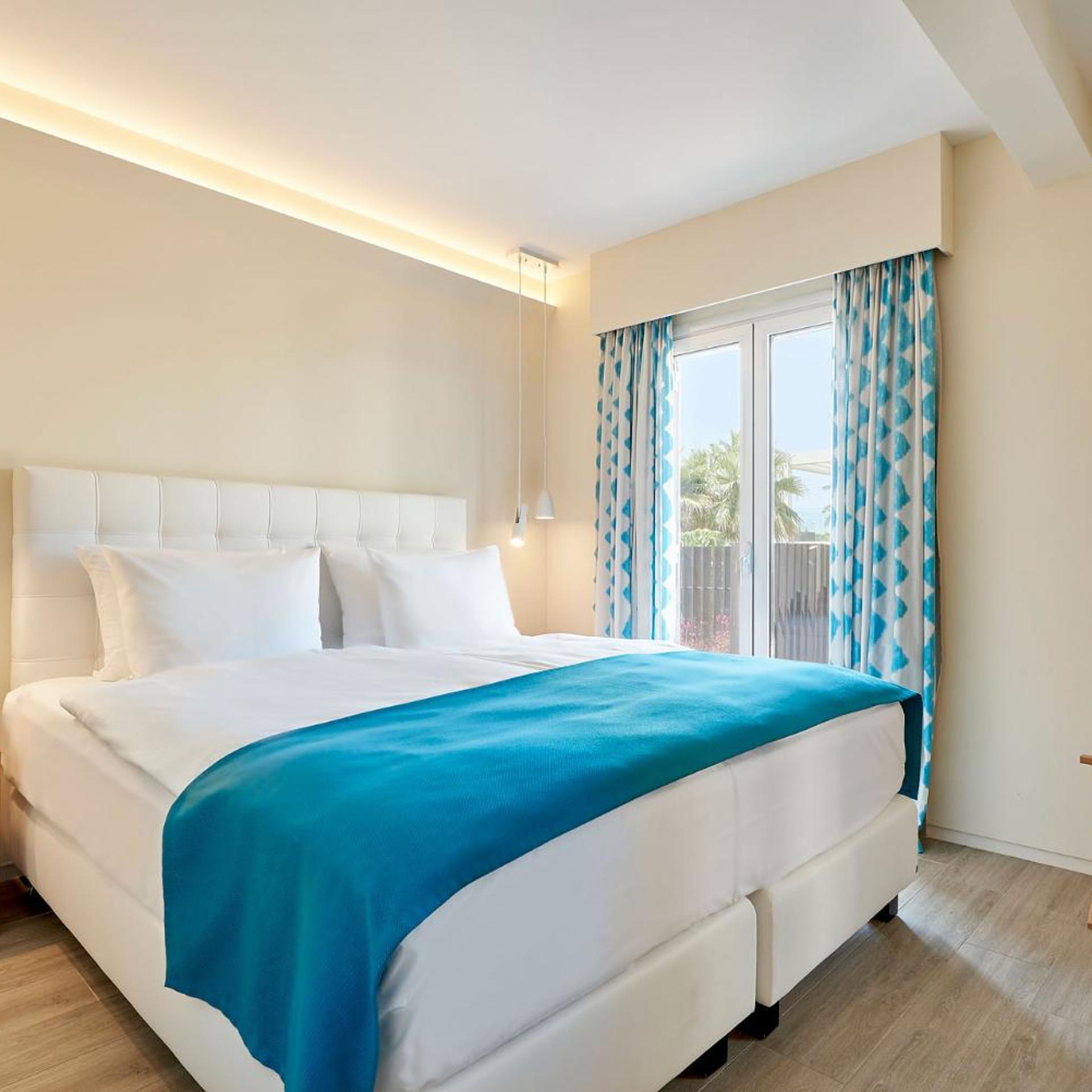 Deluxe, Suite, Garden and Pool View