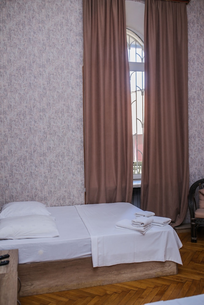 Friendly Hotel 10/50