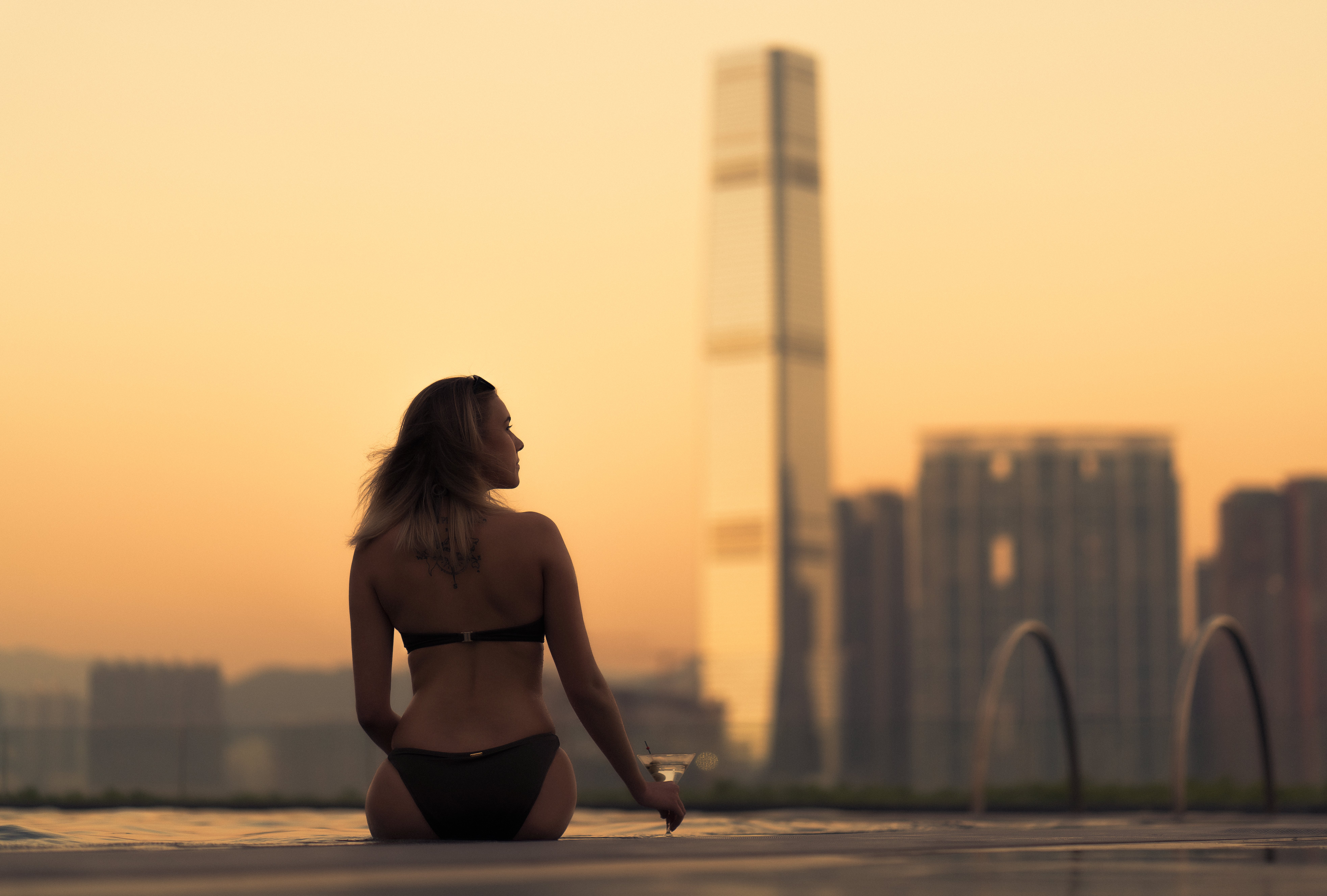 Four Seasons Hotel Hong Kong 72/76