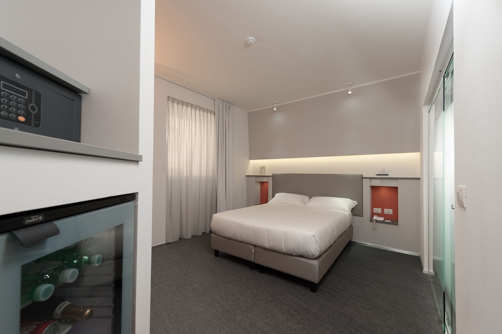 Room, Twin Beds