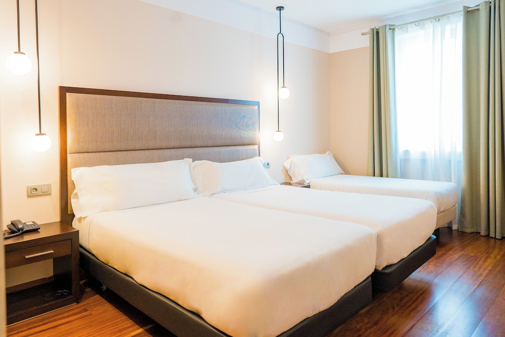ROOM, TRIPLE