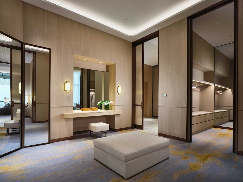 Intercontinental Chongqing Raffles City 8/70
