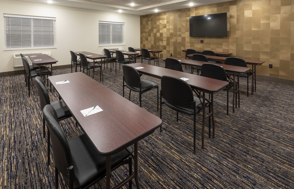 Grandstay Hotel and Suites Milbank 28/34