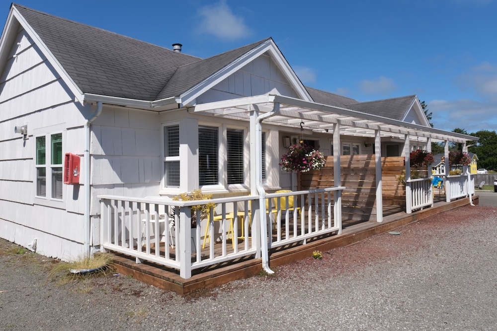 Boardwalk Cottages Long Beach 5/60
