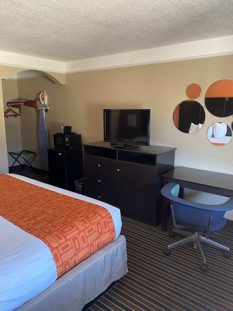 Howard Johnson by Wyndham Historic Lake Charles 26/44