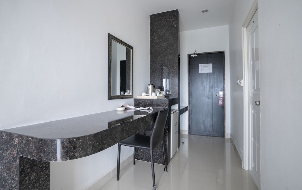 Tribe Hotel Pattaya 50/50