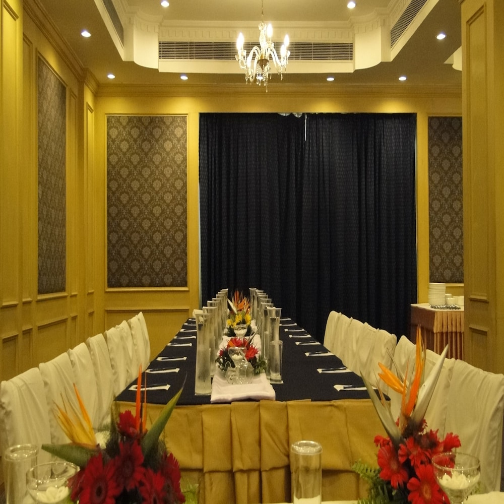 La Place Sarovar Portico Lucknow 47/55