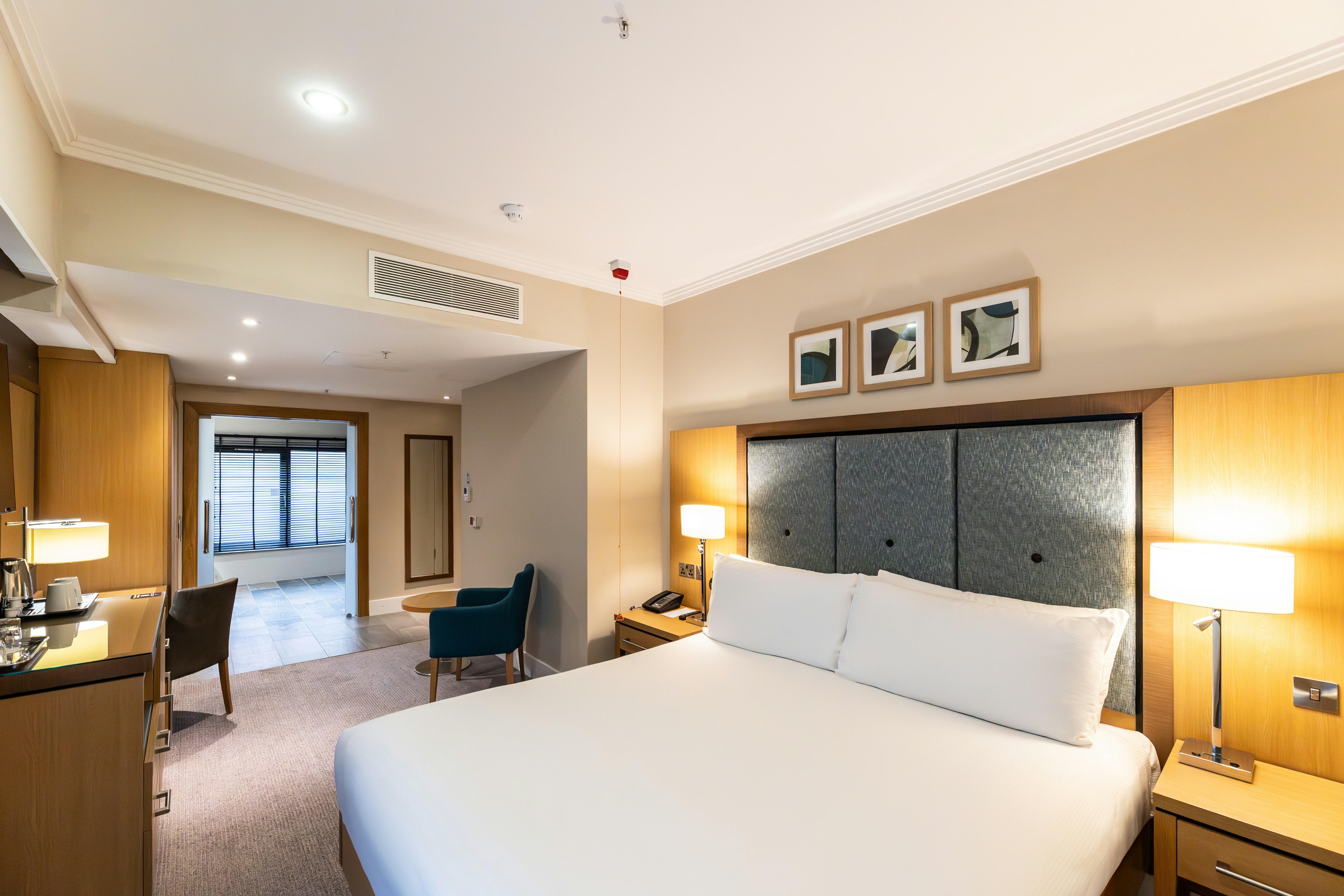 ROOM, QUEEN BED, ACCESSIBLE