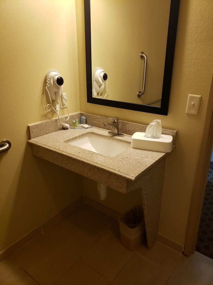 Cobblestone Hotel & Suites - Jefferson 11/39