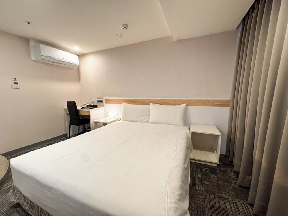 9ine hotel 22/63