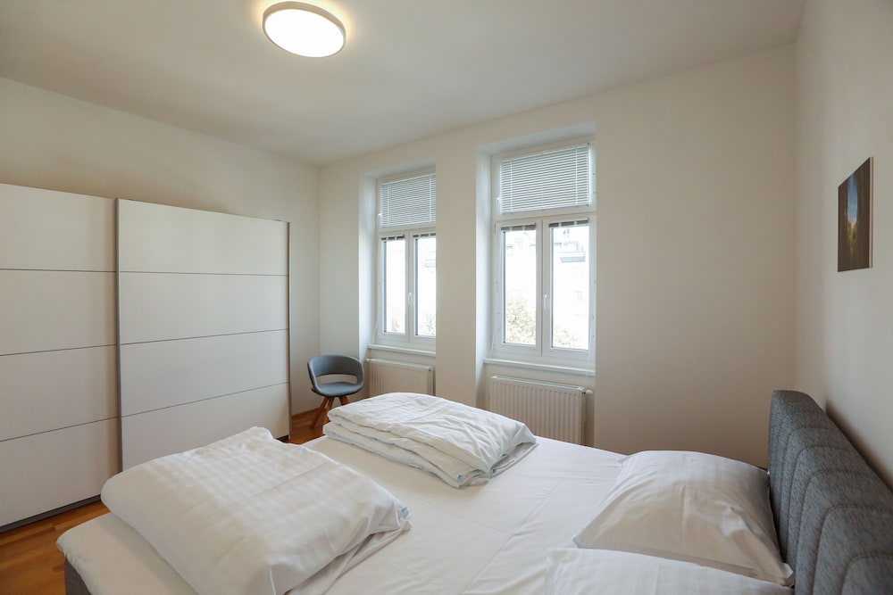 4 Beds and More Vienna Apartments 7/29