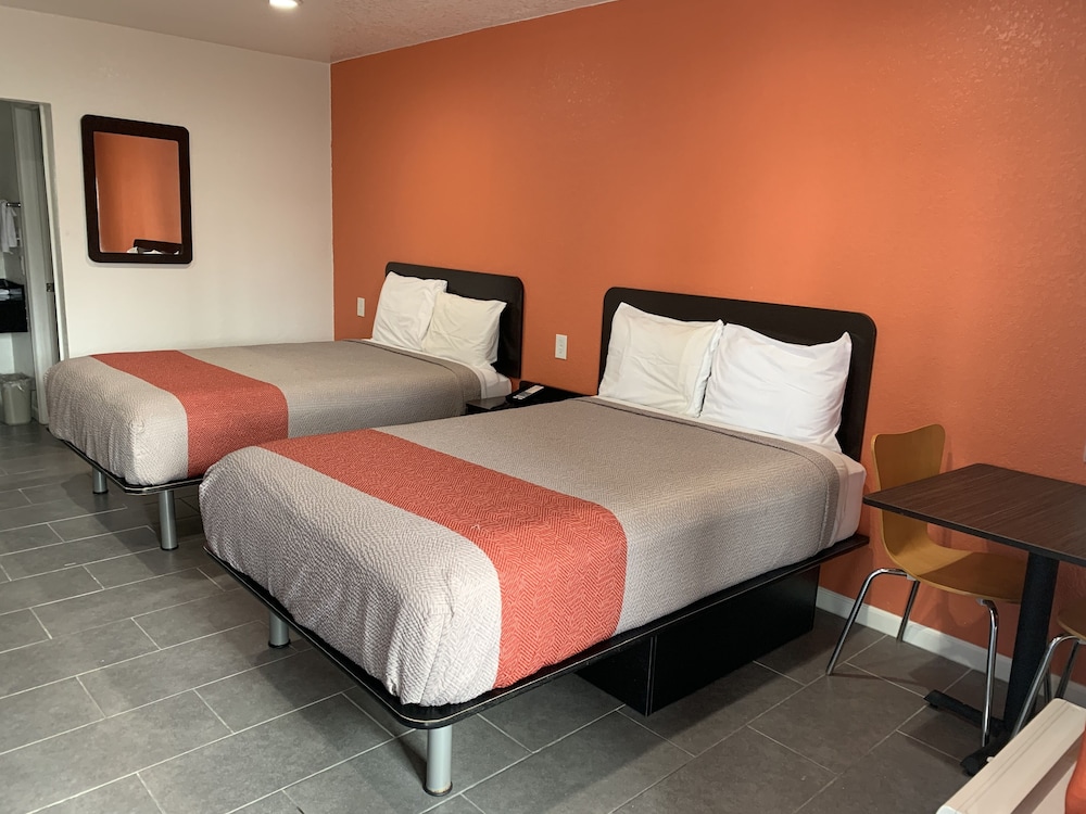 Motel6 Englewood, FL 28/64