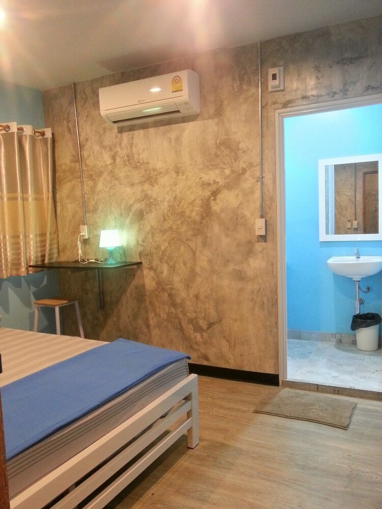Nap Corner Hostel 10/18
