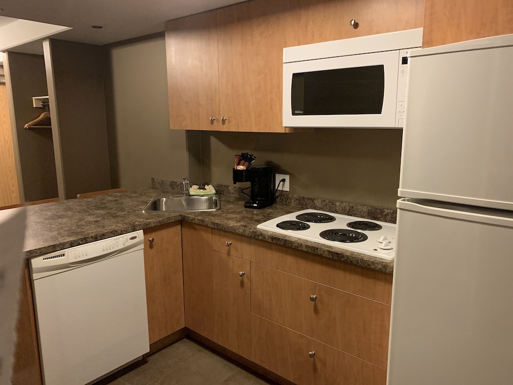Woodlands Inn Suites 30/34