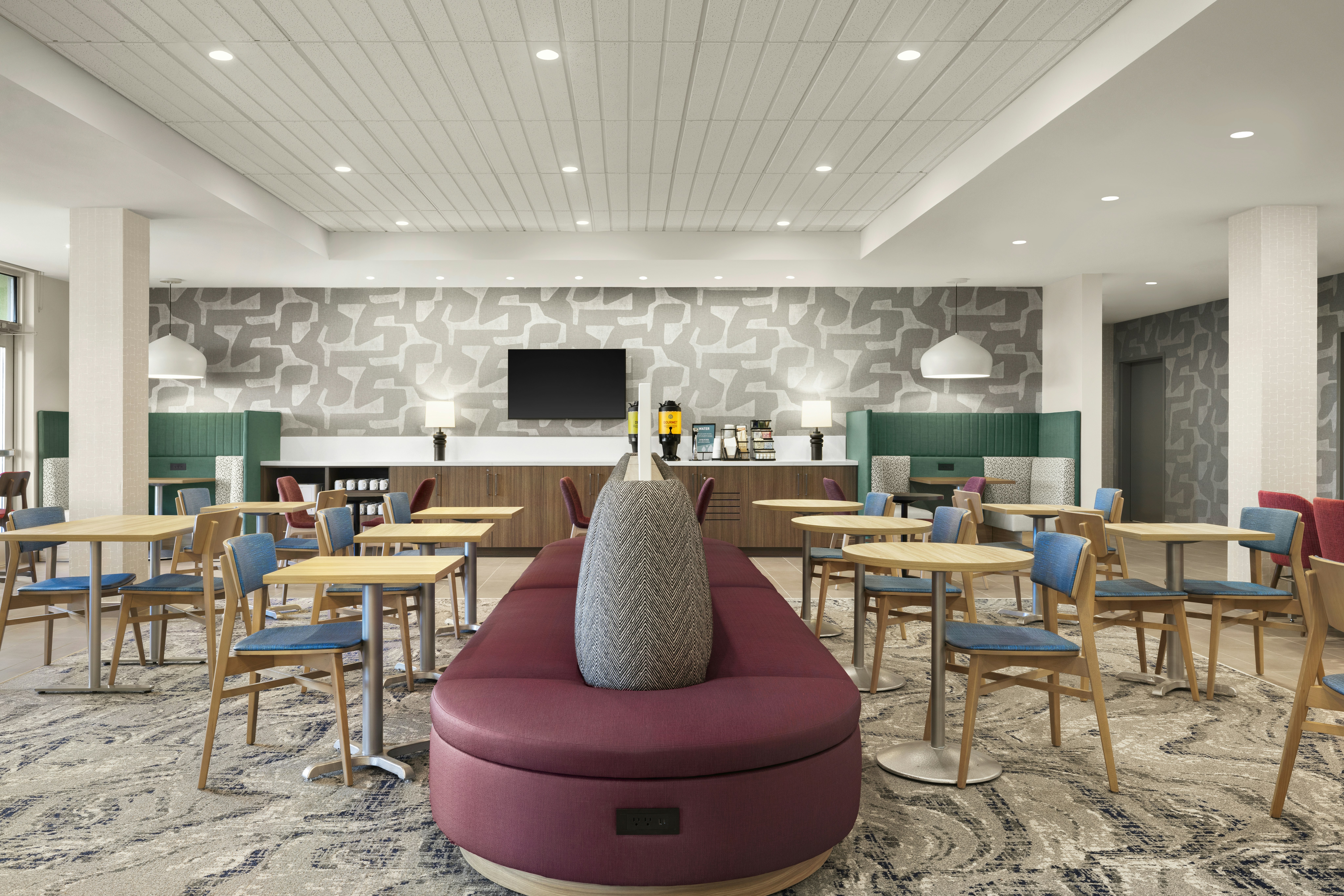 Home2 Suites by Hilton San Juan 26/33