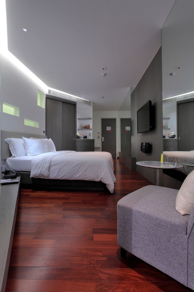 Lit Bangkok Hotel 63/107