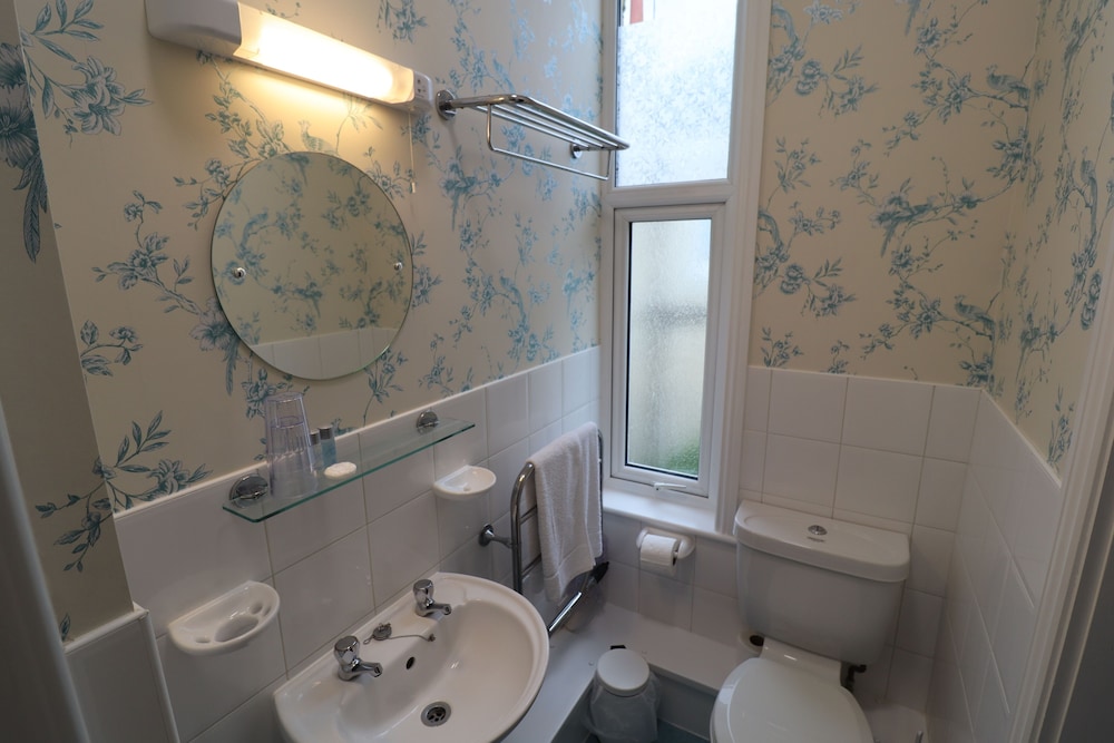 Raincliffe Hotel 50/50