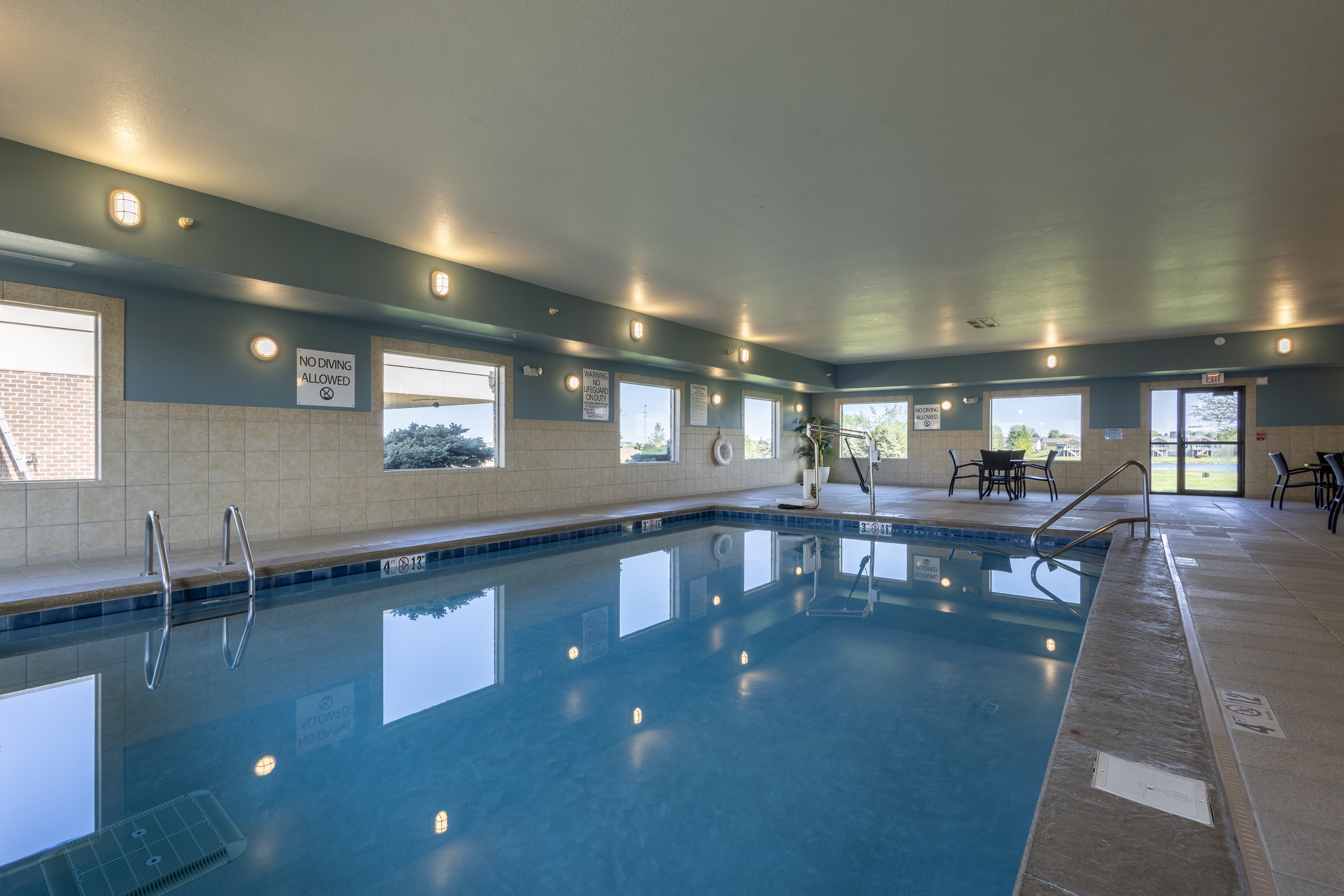 Holiday Inn Express Suites Sioux Center 40/68