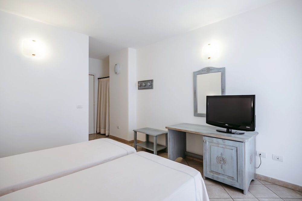 Standard, Twin Beds