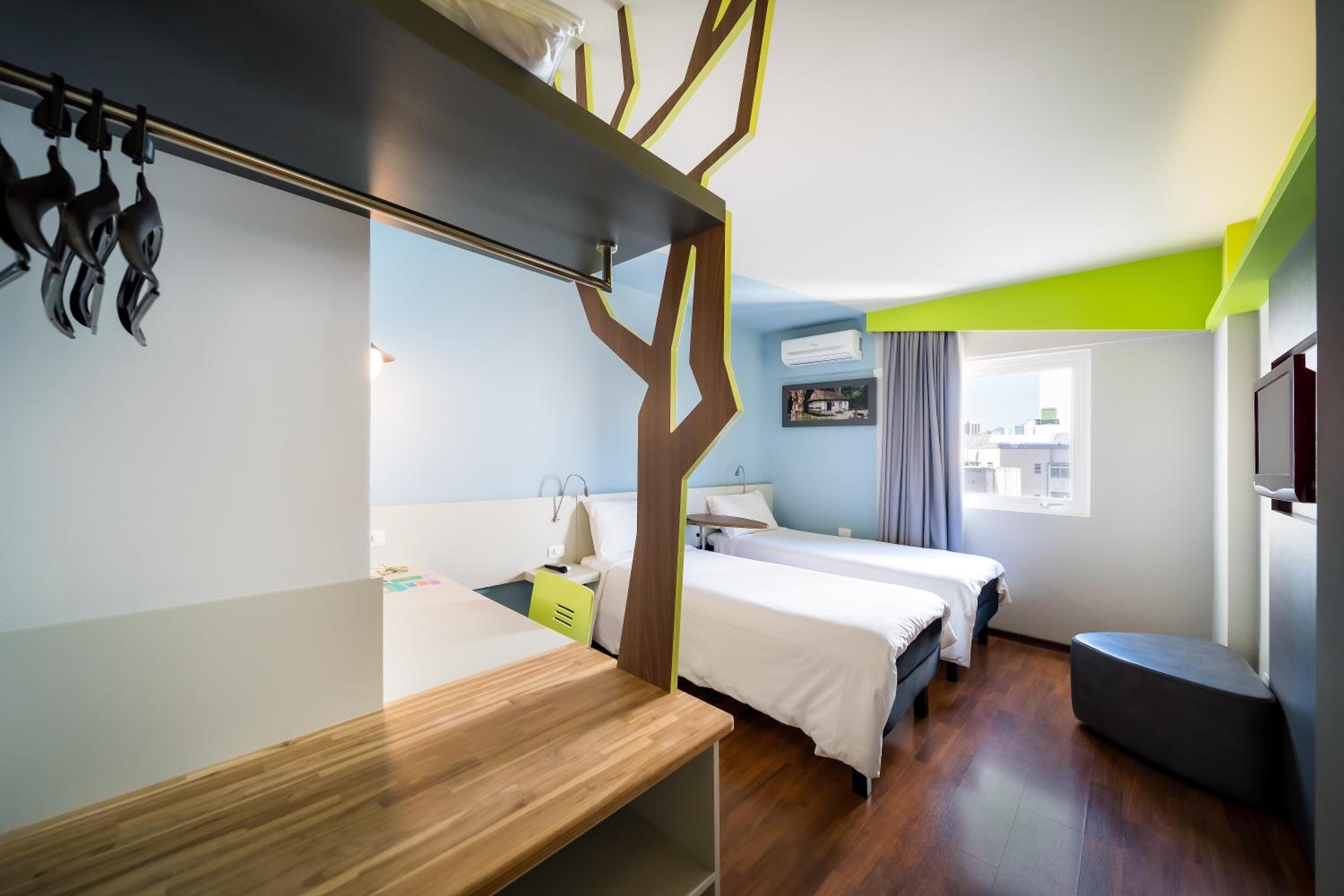 غرفة قياسية بسريرين منفصلين، ibis Styles Curitiba Centro Civico 4/10