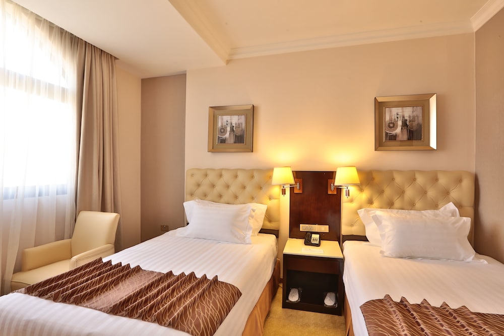 Getfam Hotel 8/60