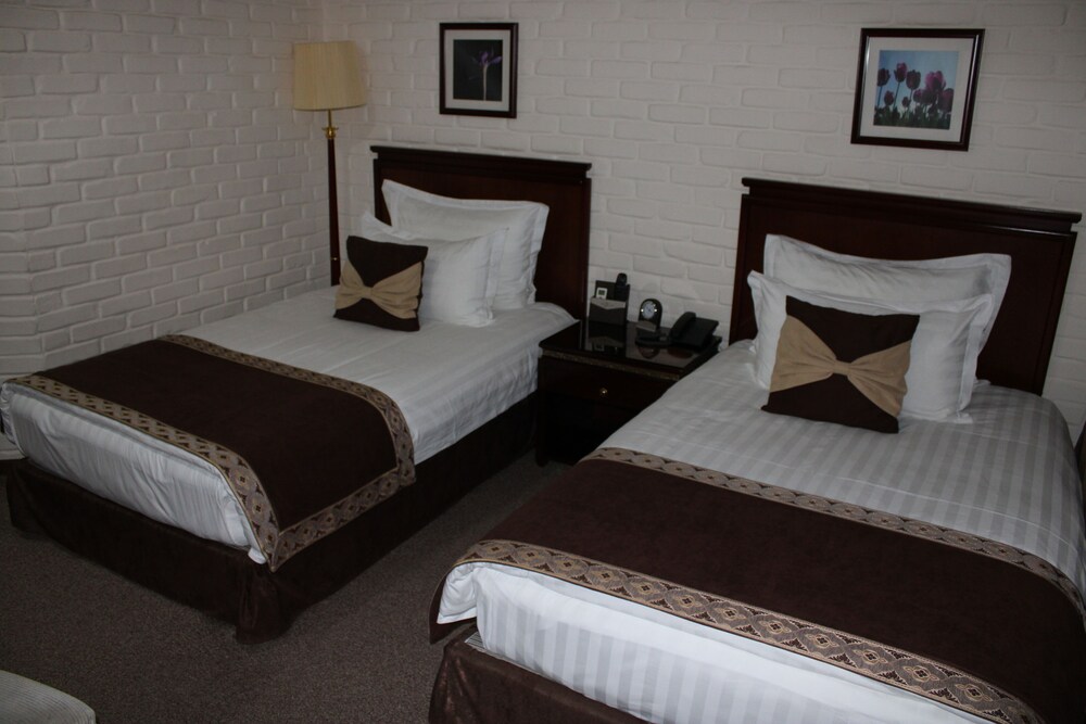 Standard, Twin Beds