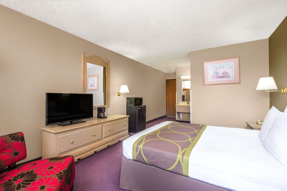 Super 8 By Wyndham Grants 11/32
