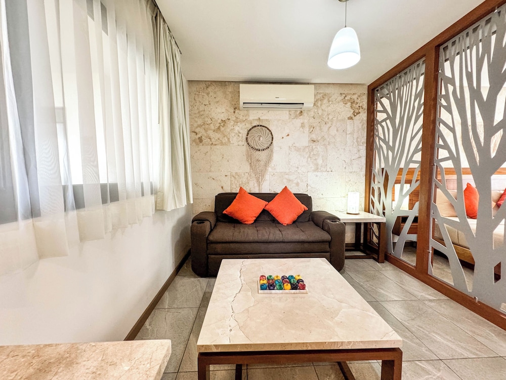 Grand Fifty Suites 43/65