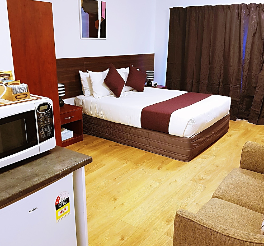 Garden Inn Airport 11/50