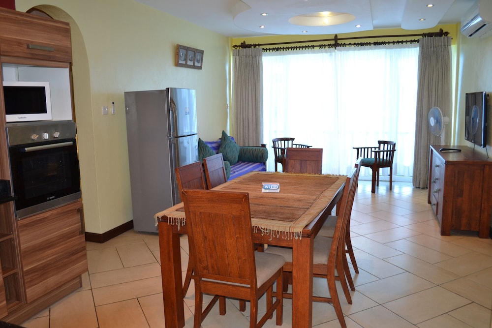 Cowrie Shell Beach Apartments 38/50