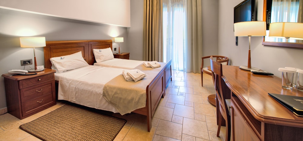 EXECUTIVE, SEA VIEW