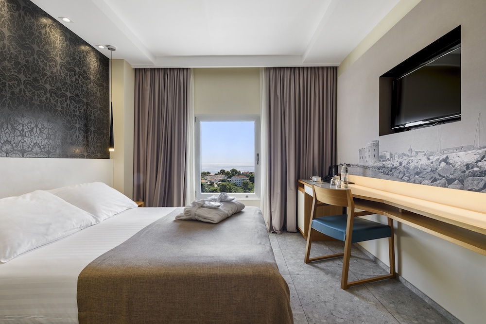 Lero Hotel 27/82