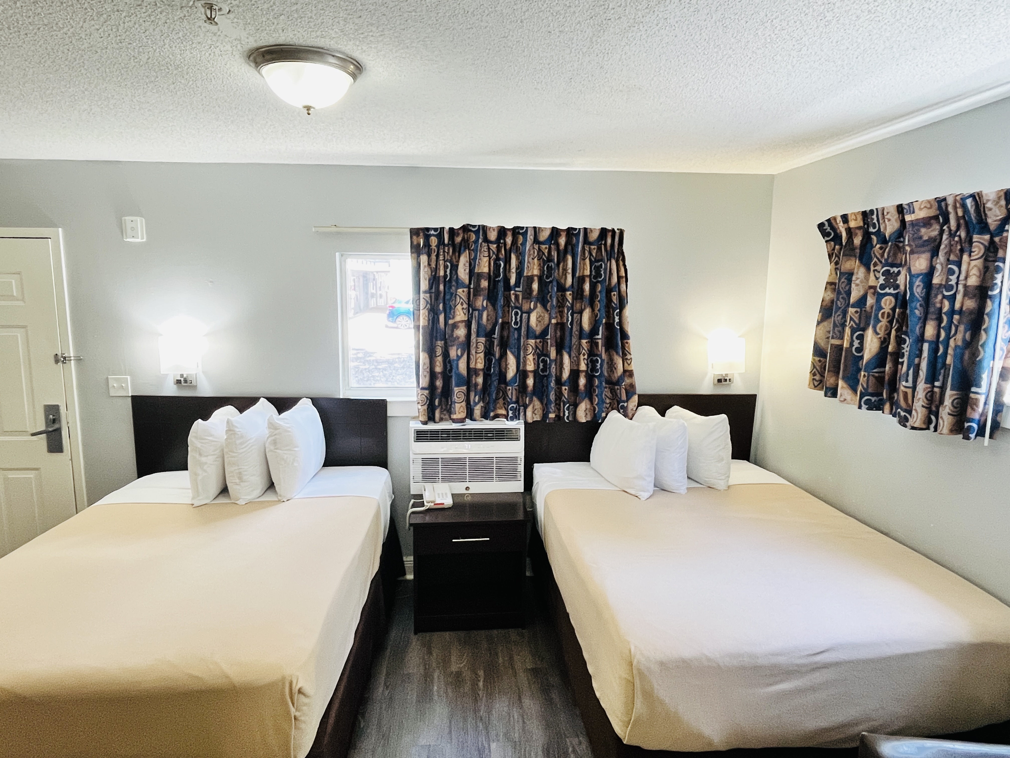 Efficiency, 2 Double Beds
