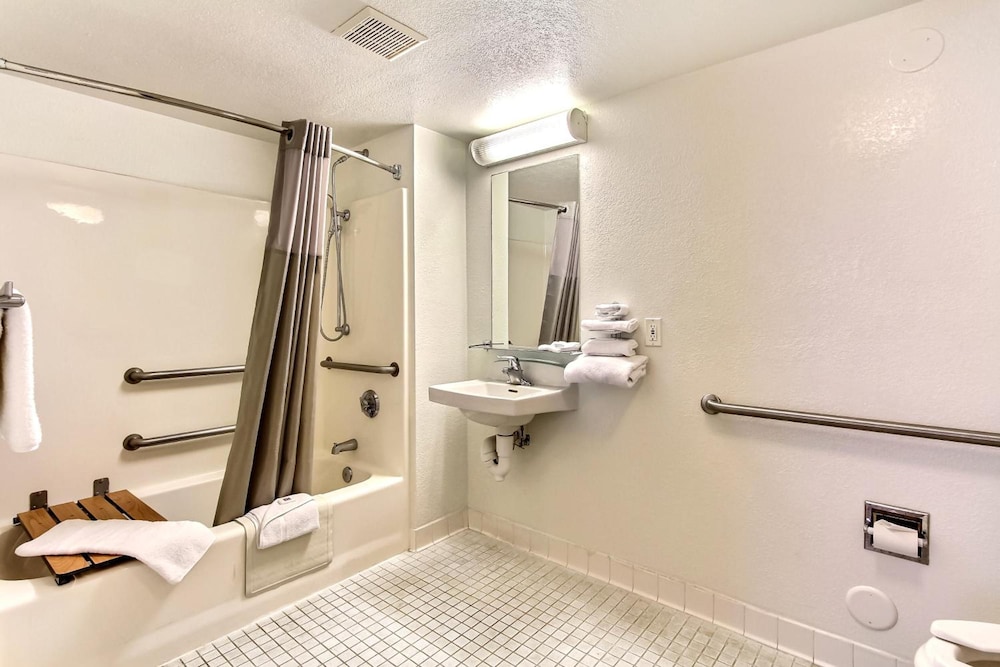 Motel6 Salinas, CA - North Monterey Area 41/41