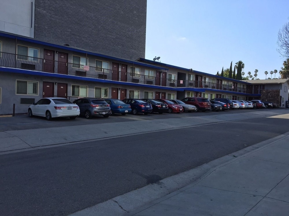 Hollywood Palms Inns & Suites 41/56