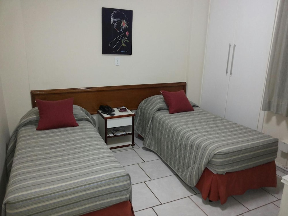 Internacional Hotel 8/35