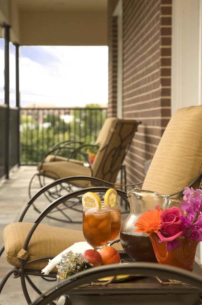 La Maison In Midtown An Urban Bed And Breakfast 32/47