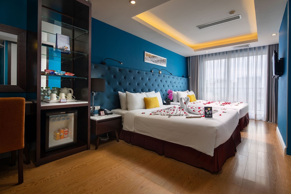 FAMILY SUITE, CITY VIEW, BALCONY