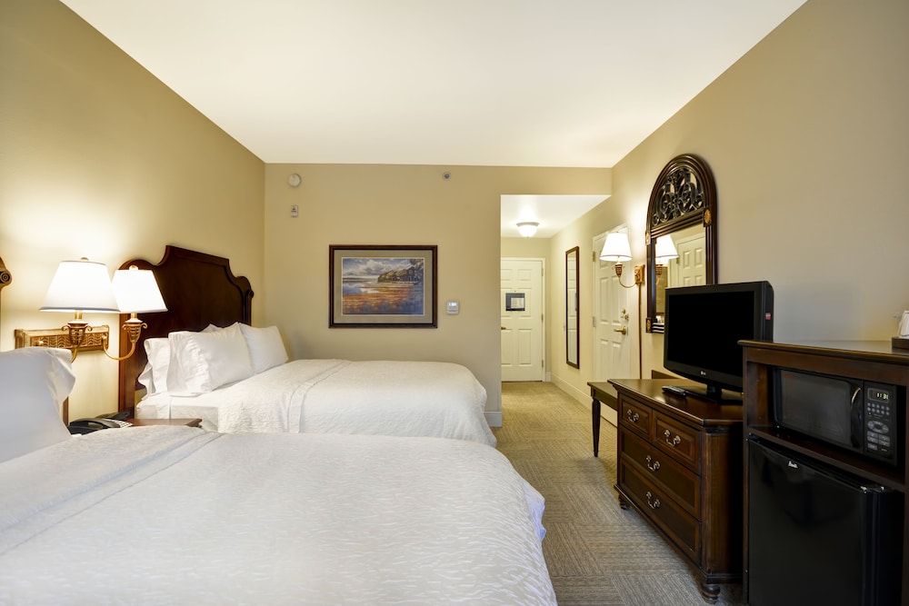 Hampton Inn and Suites Savannah Historic District 13/77