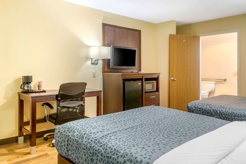 Econo Lodge West Coors Blvd 9/34