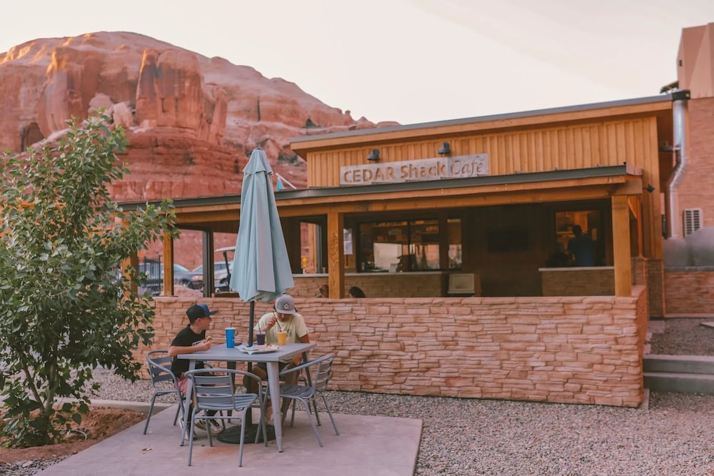 Bluff Dwellings Resort 8/67