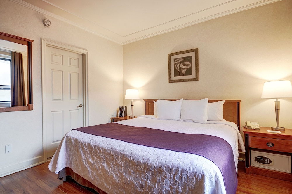 Hotel St Denis 11/29