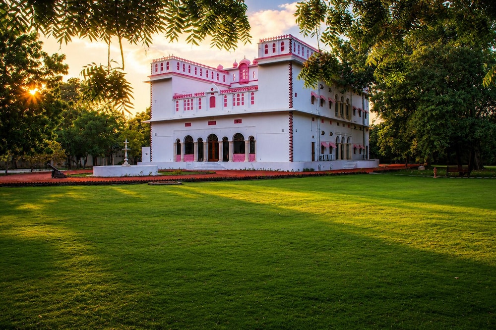 Welcomeheritage Bijayniwas Palace 40/47