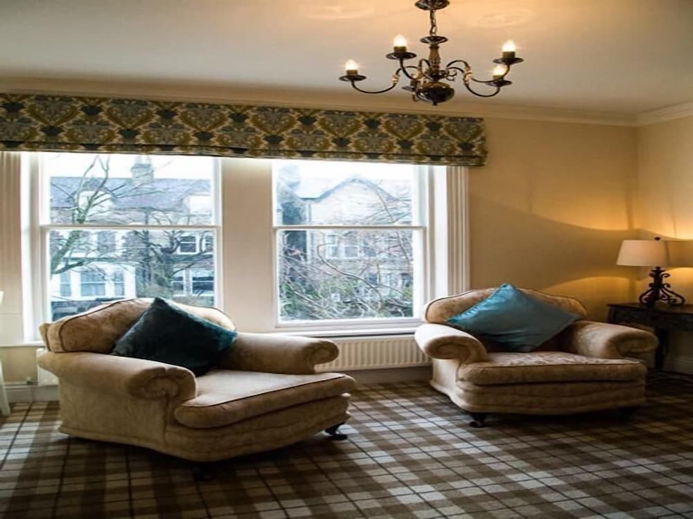 Harrogate Elite Living 30/49