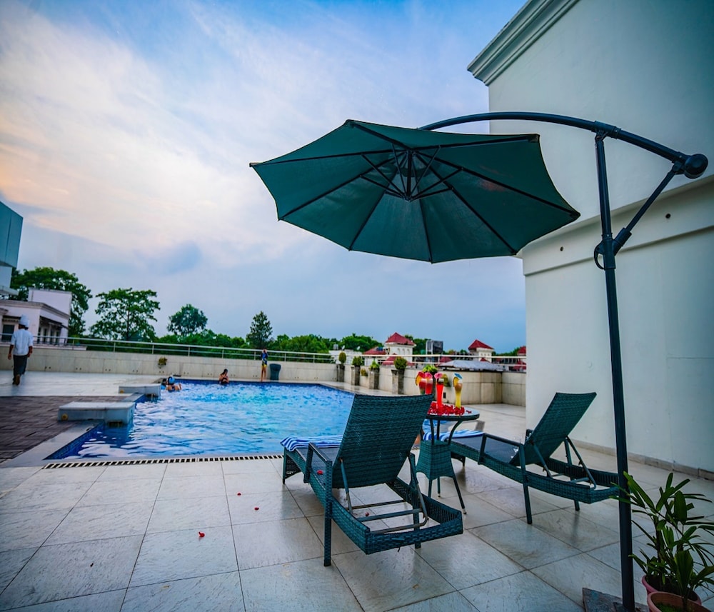 Barsana Hotel And Resort 48/50