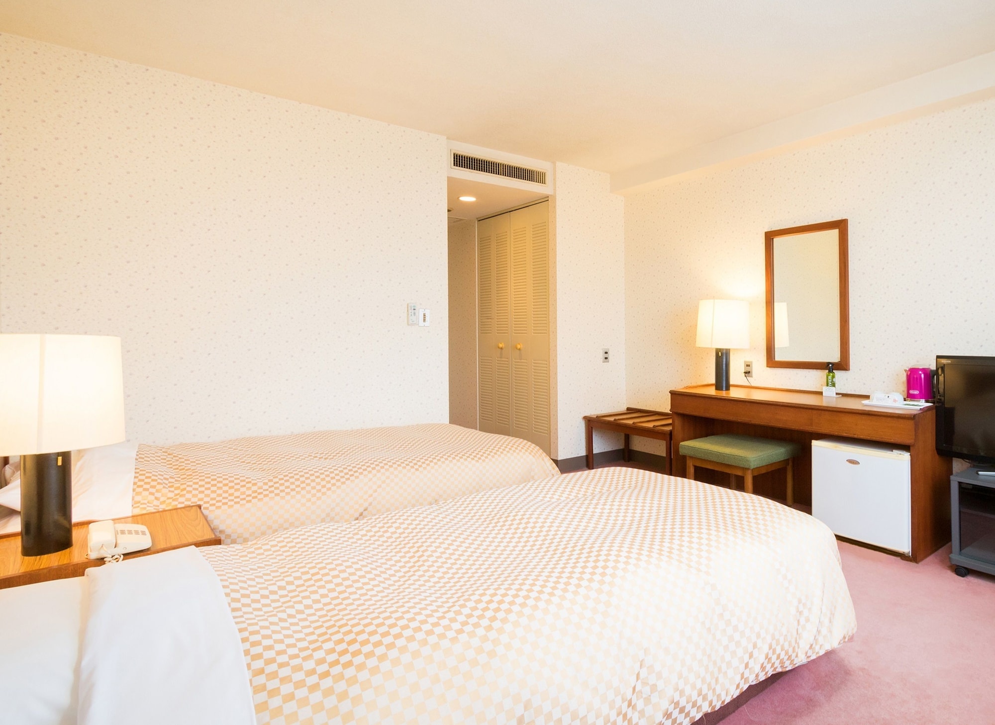 ROOM, TWIN BEDS