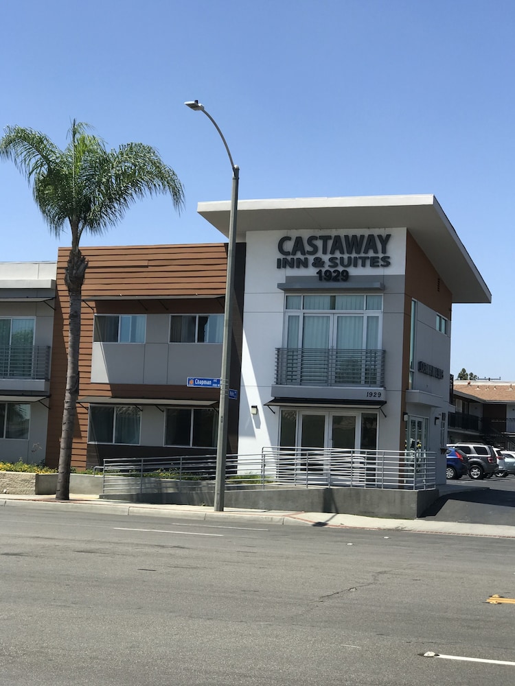 Castaway Motel 2/48