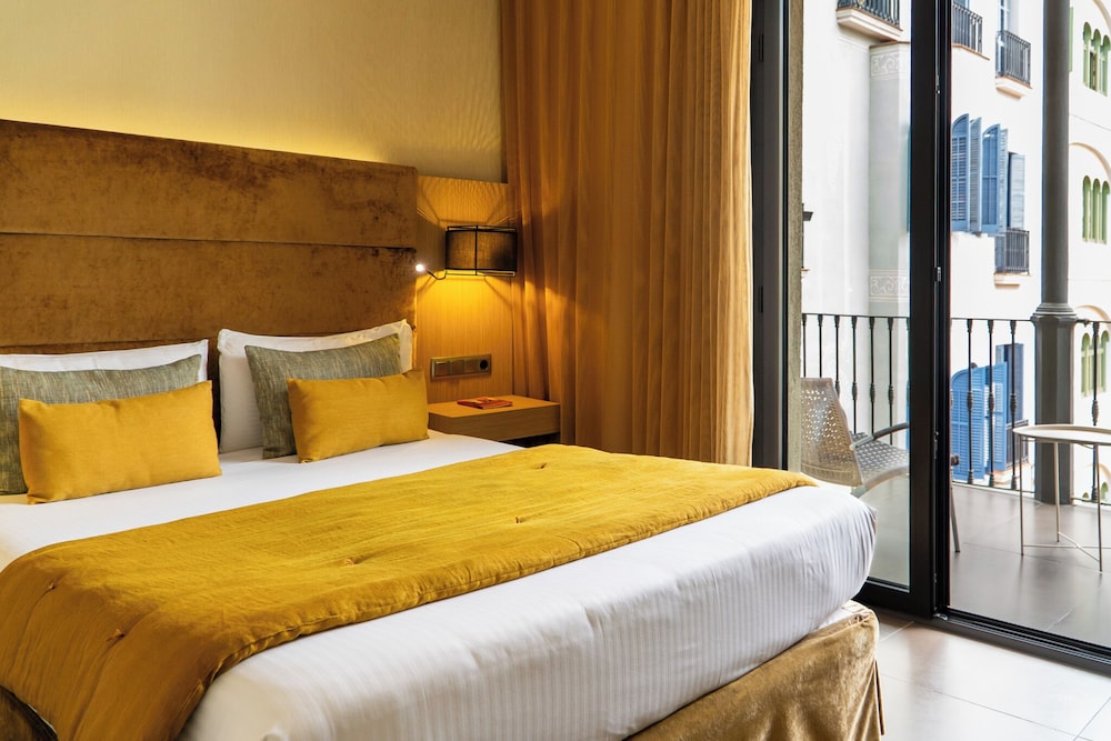 ROOM, DOUBLE BED