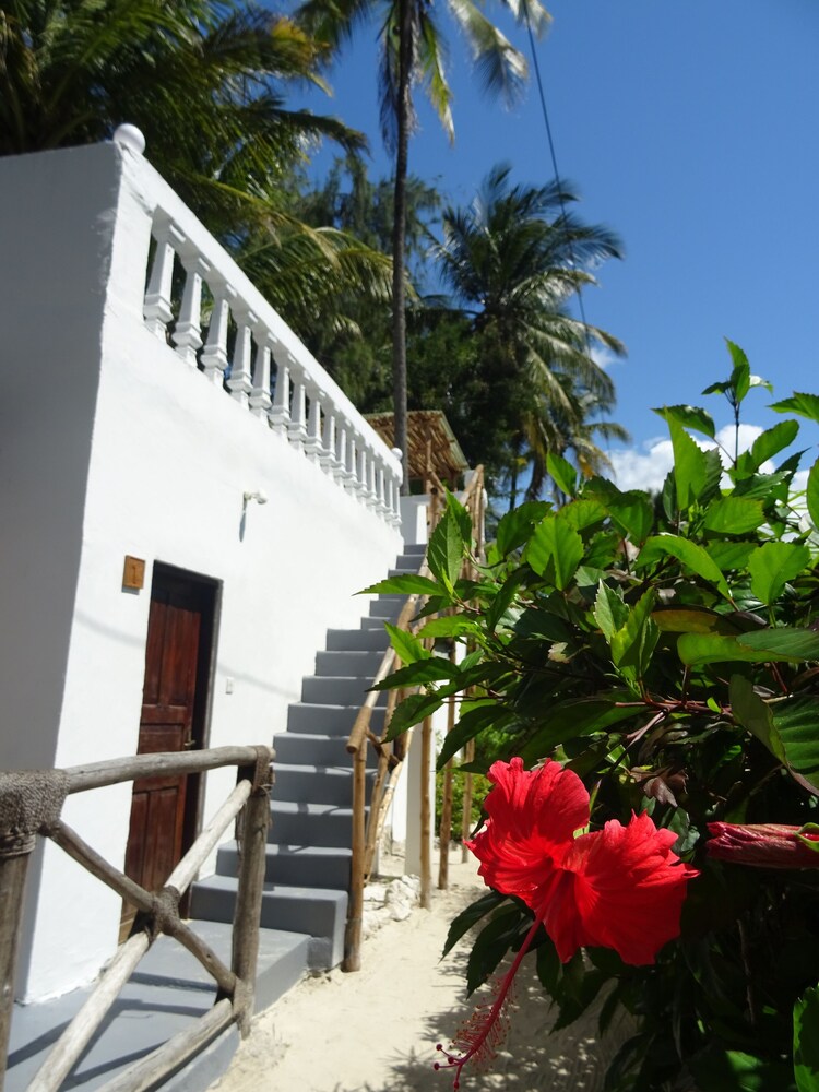 Makuti Beach Bungalows 3/65