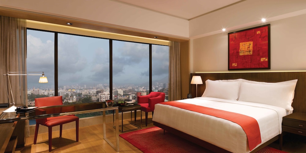 TRIDENT BANDRA KURLA 23/67